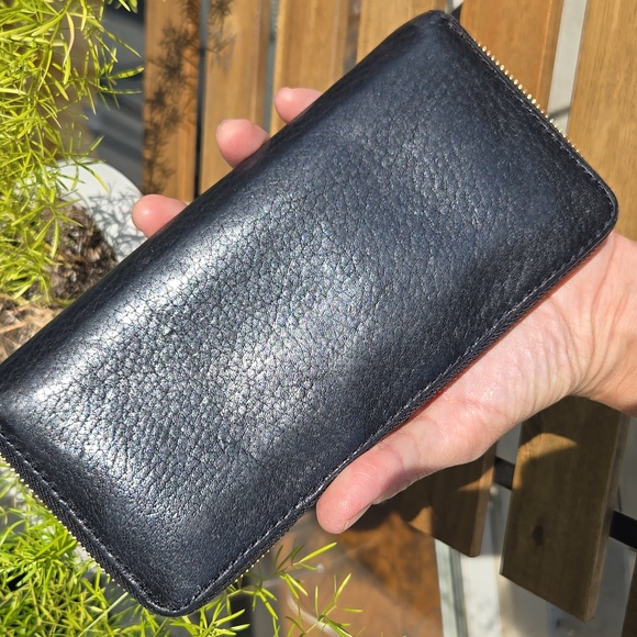 Michael Kors Jet Set Black Pebbled Leather Zip Wallet Gold Hardware - Picture 16 of 17